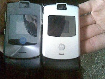 Лот: 144899. Фото: 1. 2-MOTOROLA_V3 ИV3i. Кнопочные мобильные телефоны