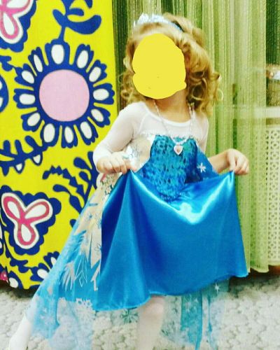 Лот: 10349331. Фото: 1. Костюм Эльзы на девочку 4-5 лет. Взрослые карнавальные костюмы