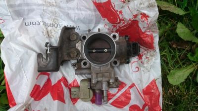 Лот: 7619302. Фото: 1. Продам дроссельную заслонку toyota... Двигатель и элементы двигателя
