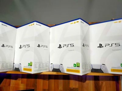 Лот: 19360330. Фото: 1. PlayStation 5 с дисководом и вторым... Игровые приставки, консоли