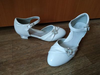 Лот: 12771163. Фото: 1. Туфли белые праздничные. Туфли