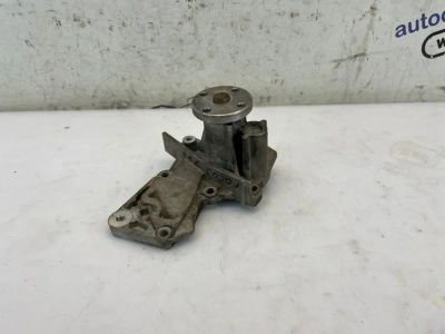 Лот: 24965115. Фото: 1. помпа водяная Ford Focus CB4. Двигатель и элементы двигателя