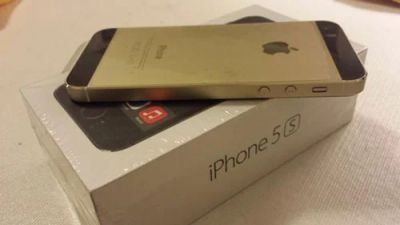 Лот: 3348119. Фото: 1. iphone 5s 16 gb. Кнопочные мобильные телефоны
