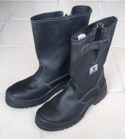Лот: 10079482. Фото: 1. Рабочая обувь сапоги Roverboots... Другое (спецодежда, сиз, пожарное оборудование)