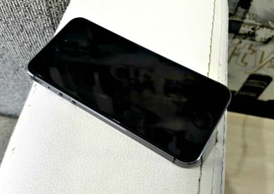 Лот: 7900862. Фото: 1. Iphone 5S Space Gray 16GB оригинал... Смартфоны