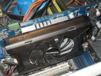 Лот: 10647401. Фото: 1. Gigabyte GeForce 9800GT 512mb. Видеокарты