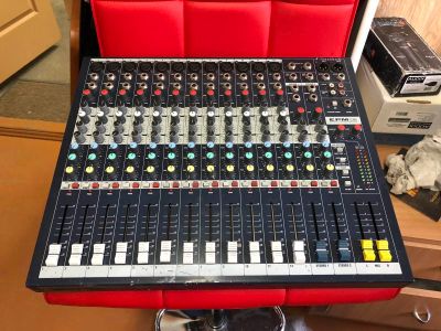 Лот: 14825098. Фото: 1. Пульт SoundCraft EMP12. Микшеры, предусилители, микрофонные эффекты
