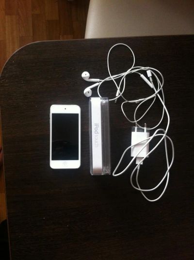 Лот: 4534192. Фото: 1. Apple ipod touch 5 White. 32 Gb... Красноярск