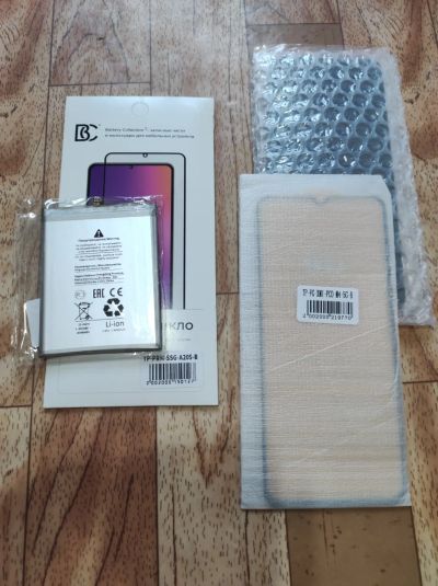 Лот: 23492171. Фото: 1. Запчасти poco m4 5g и samsung... Дисплеи, дисплейные модули, тачскрины