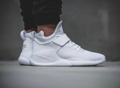 Лот: 10094973. Фото: 1. Кроссовки Nike Kwazi белые. Кеды, кроссовки, слипоны