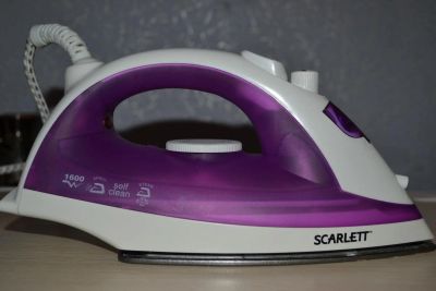 Лот: 7063197. Фото: 1. Утюг Scarlett. Утюги, парогенераторы, отпариватели