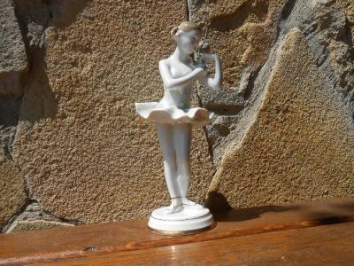 Лот: 11875430. Фото: 1. Фарфоровая статуэтка Балерина... Фарфор, керамика