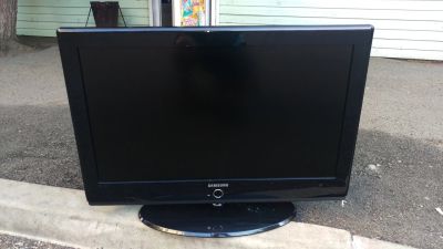 Лот: 11952661. Фото: 1. Рабочий ЖК-телевизор 32" Samsung... Телевизоры