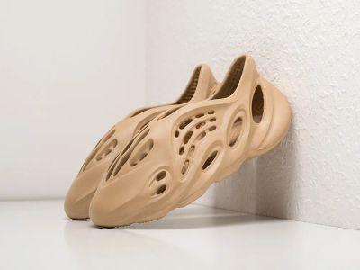 Лот: 19990808. Фото: 1. Кроссовки Adidas Yeezy Foam Runner. Кеды, кроссовки, слипоны