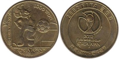 Лот: 15710429. Фото: 1. 1000 вон 2001, футбол, монеты... Азия