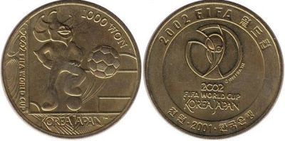 Лот: 15710429. Фото: 1. 1000 вон 2001, футбол, монеты... Азия