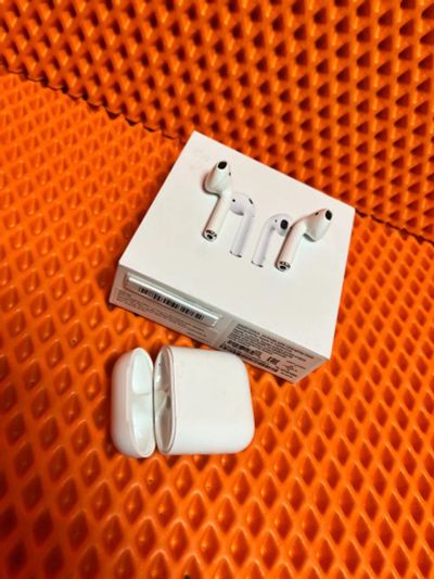 Лот: 21115328. Фото: 1. Apple AirPods 2 оригинал (Пж 942... Наушники, гарнитуры