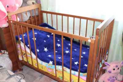 Лот: 5346288. Фото: 1. Кроватка детская с матрасом. Детские кровати и кроватки
