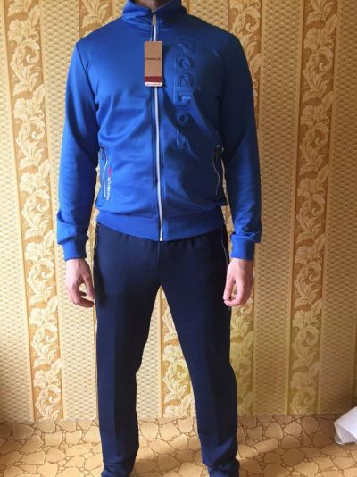 Лот: 9752775. Фото: 1. костюм Reebok. Спортивные костюмы