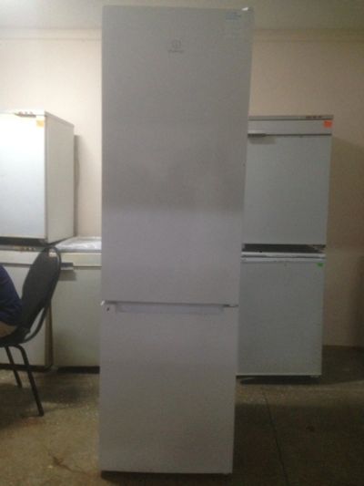 Лот: 12608285. Фото: 1. Холодильник Indesit DS 320 W... Холодильники, морозильные камеры