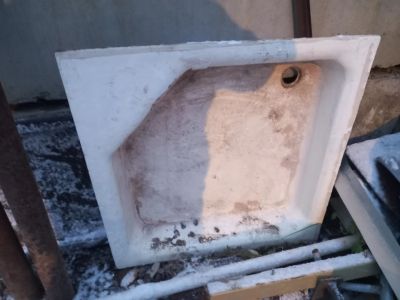 Лот: 24578083. Фото: 1. раковина чугунная под душевую. Душевые кабины
