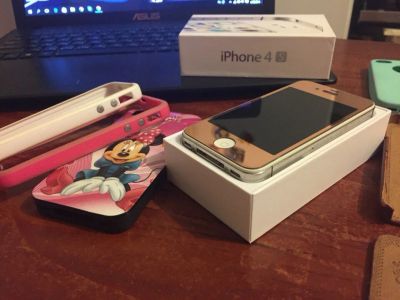 Лот: 6884696. Фото: 1. iPhone 4s на 8 GB белый. Смартфоны