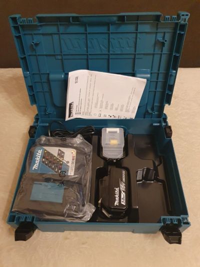 Лот: 16479734. Фото: 1. Зарядное устройство Makita DC18RC. Электроинструмент