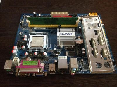Лот: 3323763. Фото: 1. MB GA-945GCM-S2L + CPU Celeron... Материнские платы