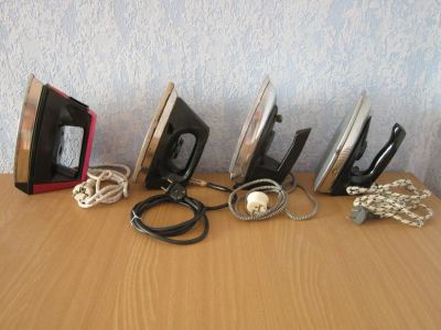 Лот: 24789785. Фото: 1. Утюги электрические (СССР). Цена... Утюги, парогенераторы, отпариватели
