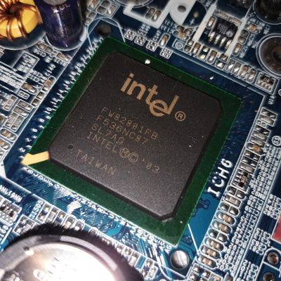 Лот: 18849181. Фото: 1. Материнская плата Gigabyte GA-8I915ME. Материнские платы