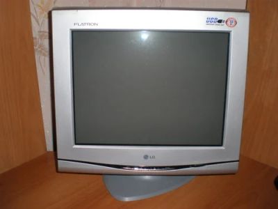 Лот: 8959972. Фото: 1. Монитор LG F700P. ЭЛТ-мониторы
