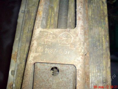 Лот: 1467671. Фото: 1. Домкрат с рубля. Шиномонтажное оборудование