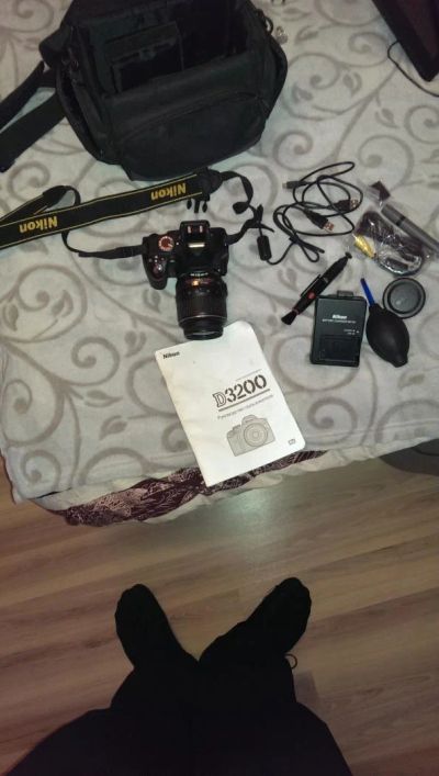 Лот: 3983655. Фото: 1. Nikon D3200 +cумка+инструкция... Цифровые зеркальные