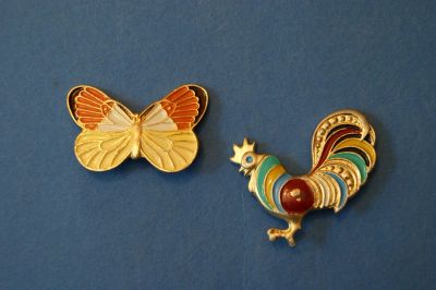 Лот: 3759626. Фото: 1. Значки 2 шт ( 1077 ). Сувенирные