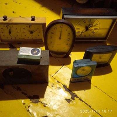 Лот: 24904746. Фото: 1. Часы настольные 7 шт. СССР , Россия... Часы настенные, настольные