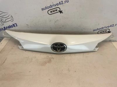 Лот: 24627418. Фото: 1. накладка двери багажника Toyota... Двигатель и элементы двигателя