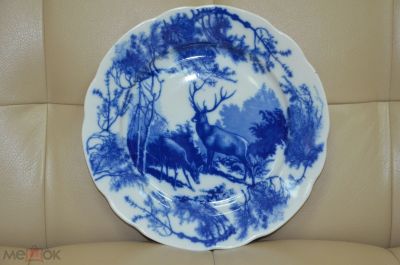 Лот: 16222241. Фото: 1. Настенная тарелка "Олени в лесу... Фарфор, керамика