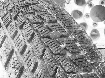Лот: 844806. Фото: 1. 2 литых диска с резиной на Delica... Шины на дисках