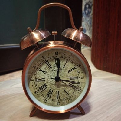 Лот: 18863323. Фото: 1. Часы-Будильник Momento. Часы настенные, настольные