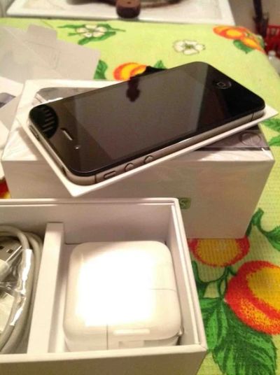 Лот: 3861285. Фото: 1. Продам iphone 4s 16gb Черный полный... Смартфоны
