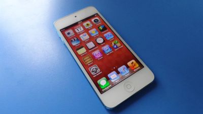 Лот: 3073721. Фото: 1. Ipod touch 5 32Gb Blue как новый. Плееры