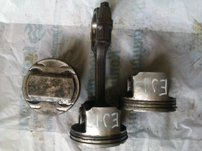 Лот: 11550589. Фото: 1. Поршень с шатуном EJ15 Subaru... Двигатель и элементы двигателя