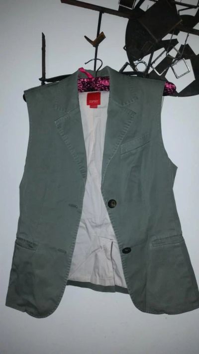 Лот: 4415255. Фото: 1. жилетка Esprit. Пиджаки, жакеты, жилеты