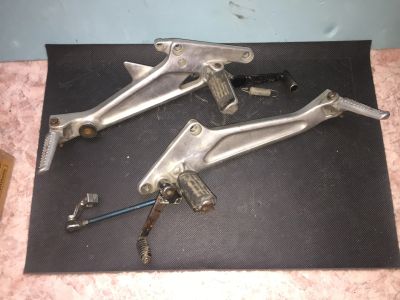 Лот: 15560340. Фото: 1. Кронштейны подножек Honda CB 400... Запчасти