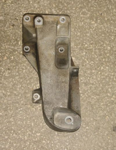 Лот: 25708846. Фото: 1. Кронштейн двигателя BMW X5 M54B30... Двигатель и элементы двигателя
