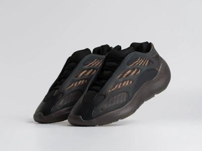 Лот: 19611510. Фото: 1. Кроссовки Adidas Yeezy Boost 700... Кеды, кроссовки, слипоны