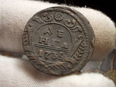 Лот: 17249629. Фото: 1. ШЫкарная ДенгА 1735 года. Реверс... Россия до 1917 года