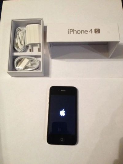 Лот: 8582042. Фото: 1. Легендарный IPhone 4S 8Gb. Смартфоны