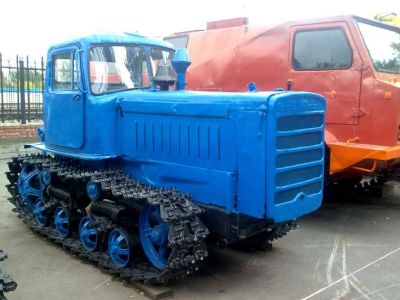 Лот: 7997182. Фото: 1. Куплю Трактор дт 75 или на гусеницах. Грузовики, автобусы, спецтехника