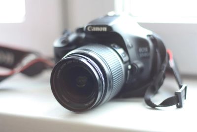 Лот: 4633124. Фото: 1. зеркальный фотоаппарат Canon EOS... Цифровые зеркальные